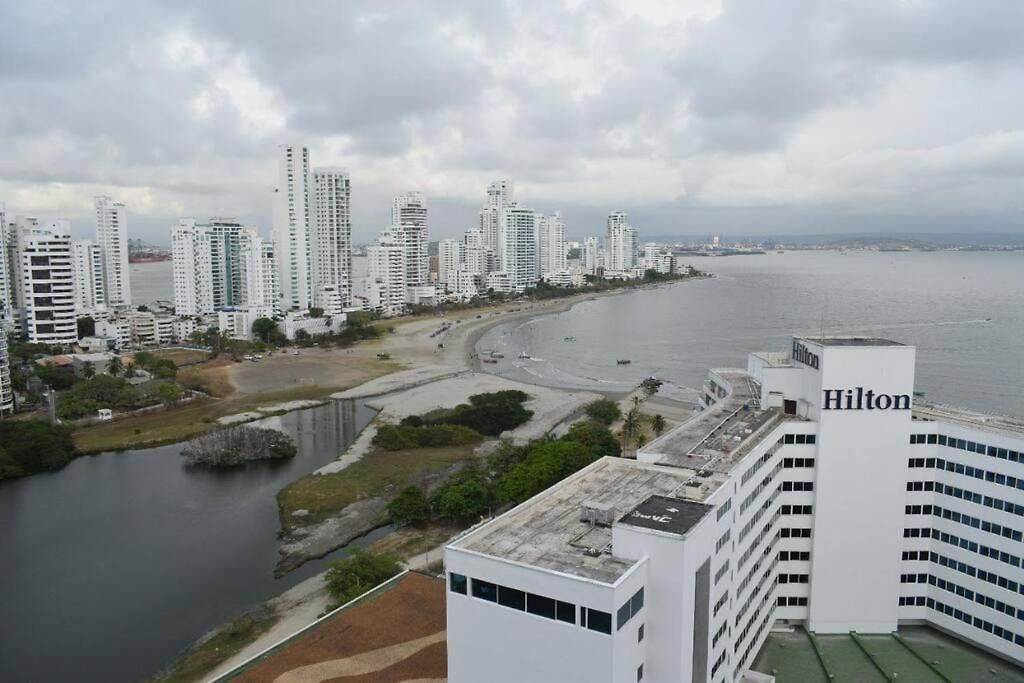 Apartamento Con Hermosa Vista Al Mar En El Laguito Piso 19 *