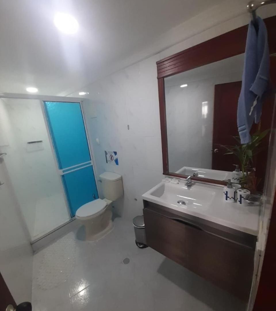 Con Hermosa Vista Al Mar En El Laguito Piso 19 Apartamento *