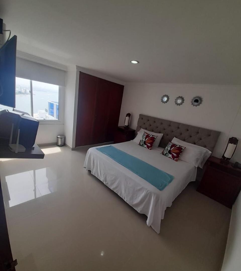 Con Hermosa Vista Al Mar En El Laguito Piso 19 Apartamento *