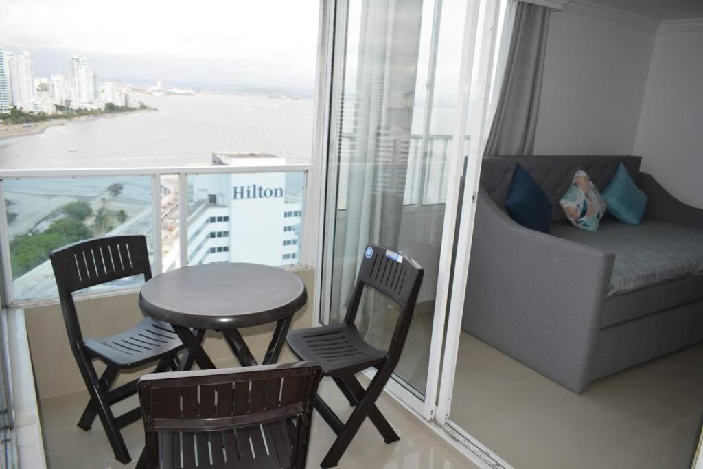 Apartamento Con Hermosa Vista Al Mar En El Laguito Piso 19 *