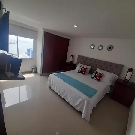 Con Hermosa Vista Al Mar En El Laguito Piso 19 Apartamento *
